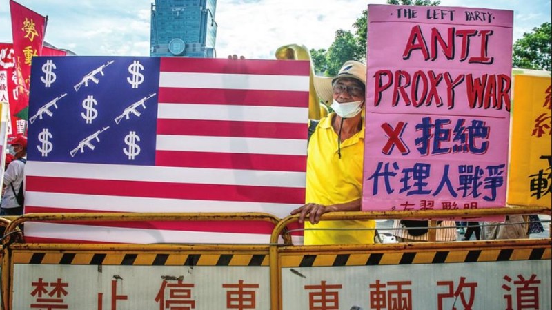 Prodej zbraní v USA dosáhl rekordu v roce 2023, protože diplomacii „unesl americký vojensko-průmyslový komplex“