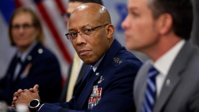 Trump vyhodil vysoké americké vojenské vedení v bezprecedentní čistce Pentagonu