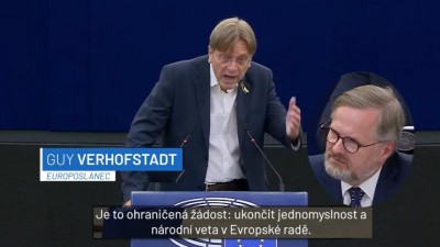 Odporné, strašné: fialová onuce opět úpěla jak zpráskaný pejsánek před páníčkem Verhofstadtem