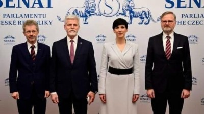 VIDEO: Táhněte dezoláti zpátky na stromy! My si vaše peníze na cesty po světě nenecháme vzít, vříská Pekarová, Černochová, Vystrčil, Fiala a spol..