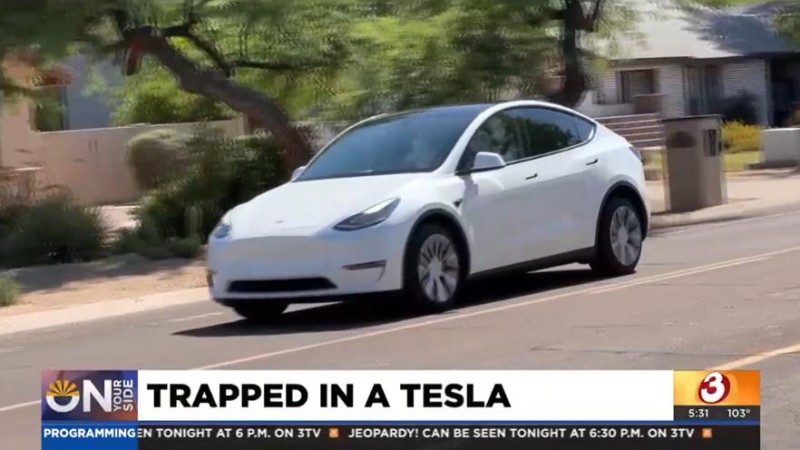 Zoufalá žena byla v Arizoně uvězněná v autě Tesla po vybití baterie