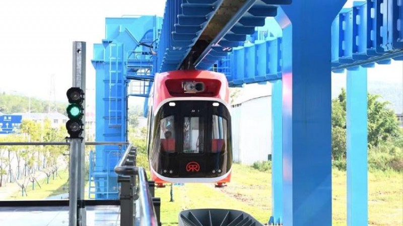 Na co si proti Číně a Rusku hrajeme? Městský levitující vlak na neodymových magnetech už není snem