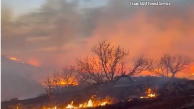 Obrovské požáry v oblasti Texas Panhandle nutí obyvatele k evakuaci a hledání úkrytu