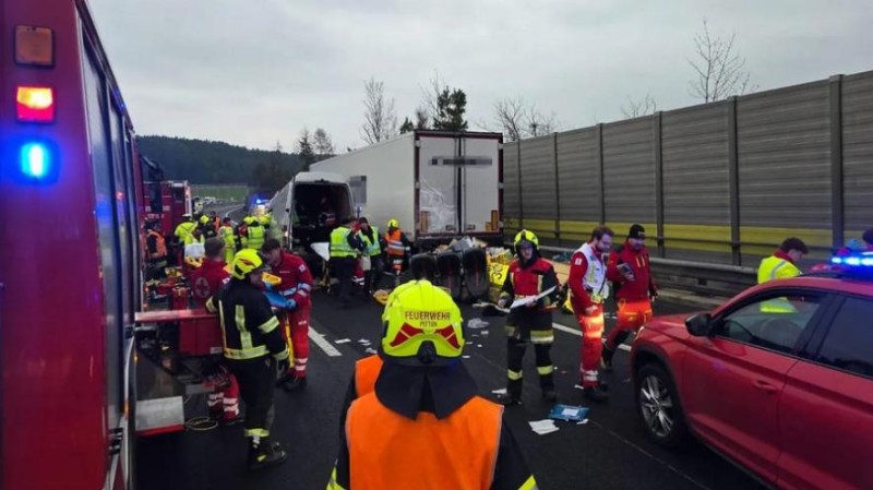 V Rakousku havaroval další autobus s Ukrajinci - jsou tam oběti