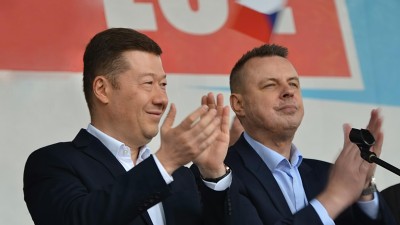 VIDEO: Rakušanova policie už otevřeně likviduje opozici a nezastaví se ani před nemocnou ženou!