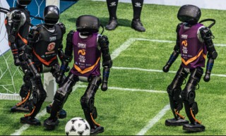 Finále robotického fotbalového turnaje ROBO League. Robotics z Tsinghua proti týmu Horské moře 5:3