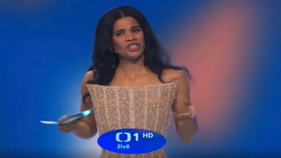 VIDEO: Rasismus př&iacute;mo ve vys&iacute;l&aacute;n&iacute; Česk&eacute; televizi nevad&iacute; a komedianti nad&scaron;eně tleskaj&iacute;?