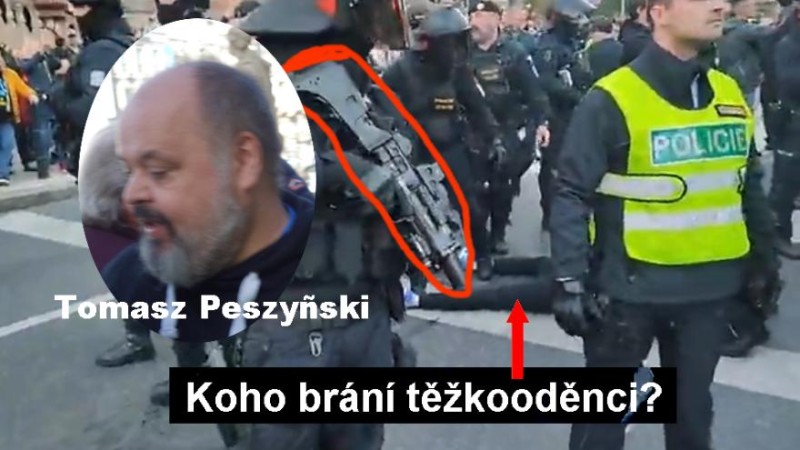 Nasadil Rakušan rváče Peszyńskiho jako provokatéra, nebo ho tentokrát (náhodně) těžkooděnci neuhlídali?