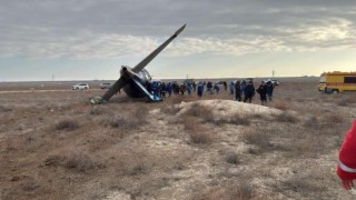 Prapodivné podezření sestřeleného letadla nad Kazachstánem: bránilo Rusko civilní letadlo před útokem ukrajinských dronů?