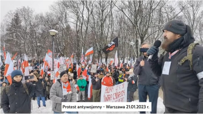 I po celém Polsku začínají protestovat desetitisíce &quot;Vrabelů&quot; proti válce a zatahování Poláků do americké války na Ukrajině (Jako ve Vietnamu)