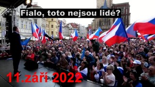 Další Mnichov: vláda kolaborantů! Ani prudký déšť nerozpustil rozzářené tváře občanů. Českých občanů!