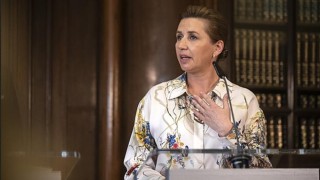 Napadení dánské premiérky: opět jen pravdy půl. Proč pomatený Lipánek mektá a Fiala farizejsky pláče?