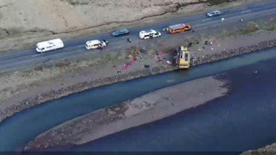 Globální oteplování? Záhada. Na Islandu vážná havárie autobusu s českými turisty.