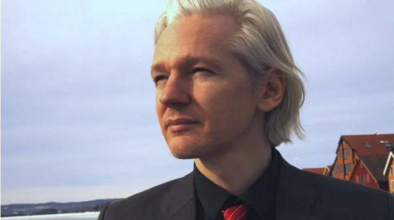 Julian Assange po propuštění z vězení otočil vývoj, říká Tucker Carlson