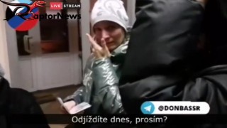 VIDEO: Maminky a děti z Ukrajiny prchají před mírovou americkou armádou a nacisty AZOVa do Ruska!  A Fiala tleská! Šílené!