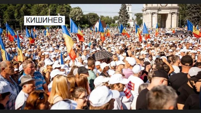 &quot;Pár&quot; provokatérů demonstrovalo v Moldavii proti šílené drahotě!