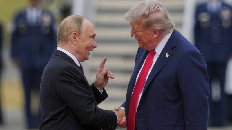 Proč je Donald Trump tolik nad&scaron;en&yacute; z Vladim&iacute;ra Putina? Už to leze ven!