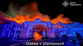 Ukrajina v plamenech: smete temná revoluce trpícího lidu multimiliardáře a teroristu Zelenského?