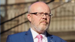 Vyrábějí se vakcíny na vyhazov, řekl ministr zdravotnictví Válek!