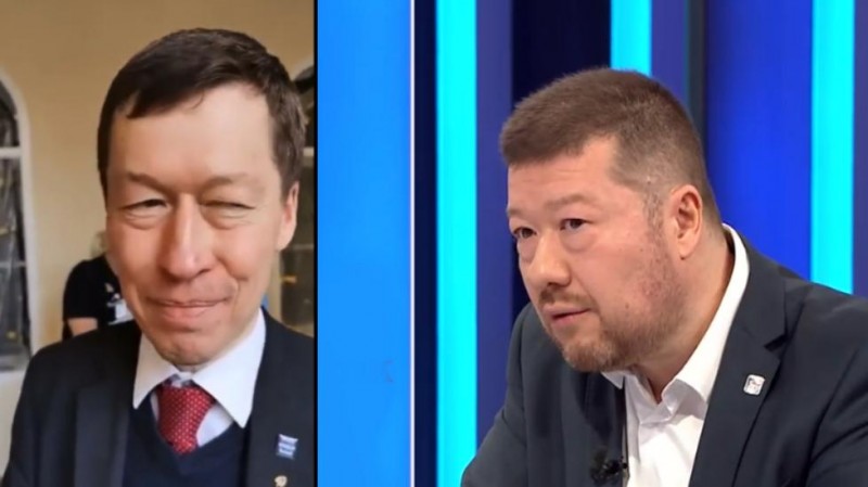 Jaký je rozdíl mezi Tomiem Okamurou a Hayatoem Okamurou?