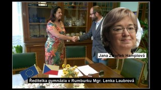Vyučování k pravdě. Zwyrtek Hamplová jako dezinformátorka, káže rumburské gymnázium.