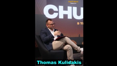 VIDEO: Je norm&aacute;ln&iacute; pracovat a pob&iacute;rat soci&aacute;ln&iacute; d&aacute;vky?