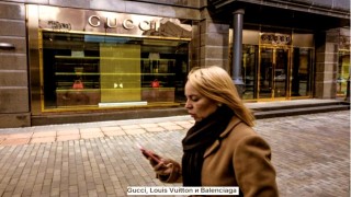 Divná ruská krize: prudce vzrostla poptávka po Guccim, Louisi Vuittonovi a Balenciaze