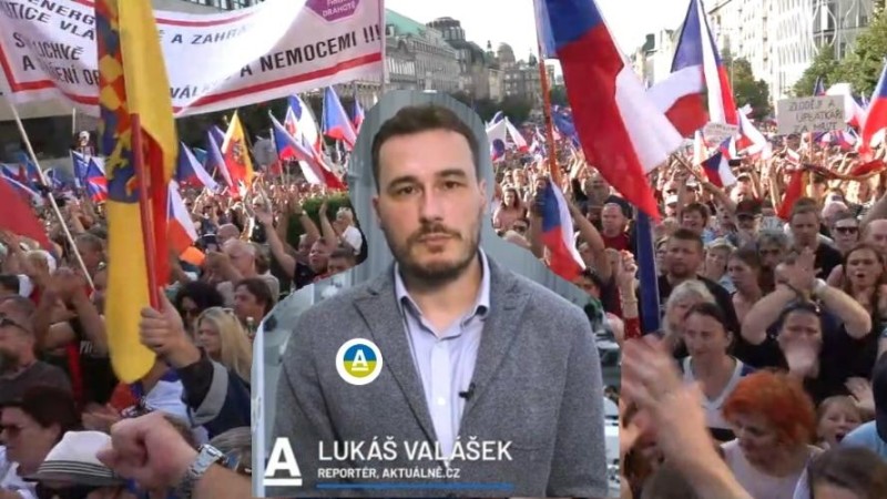 Valášek z Aktuálně.cz tvrdí, že exekutor chce ukrást peníze lidí z demonstrace proti vládě!