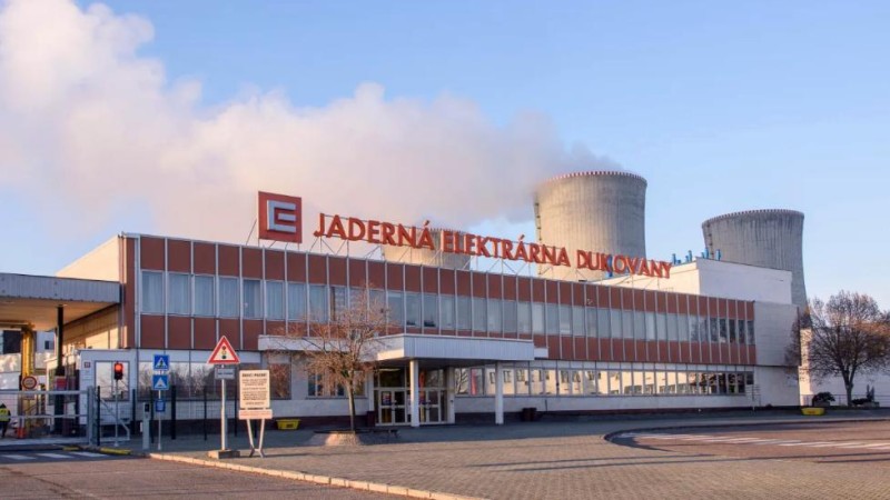 Vtipe vylez: a co uran? Usáci z nás dělají žebráky a sami žerou a mlaskají