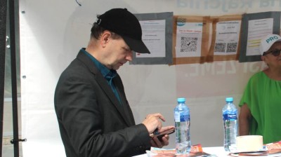 Vážení přátelé, jsme svině... Váš Prof. RNDr. Ivo T. Budil, Ph.D., DSc.