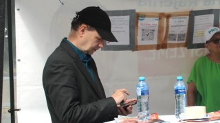 Vážení přátelé, jsme svině... Váš Prof. RNDr. Ivo T. Budil, Ph.D., DSc.