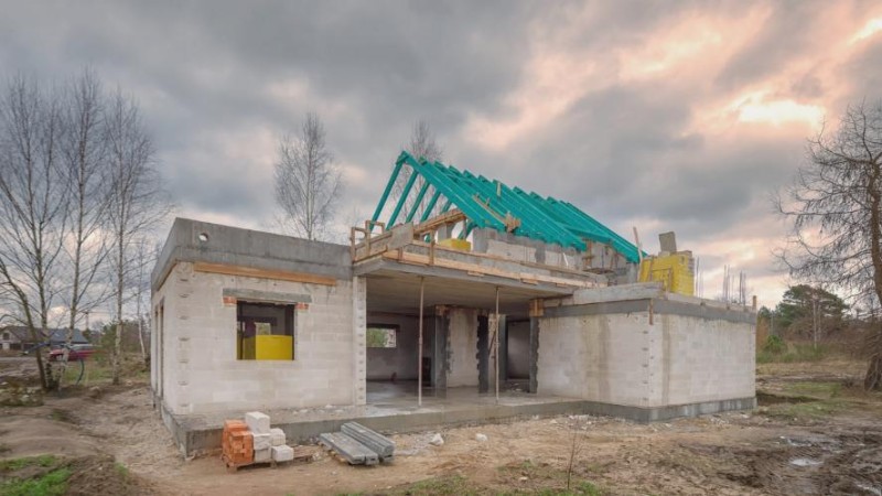 Děláme to dobře: stavebnictví i průmysl prohloubily propad. Váš Fiala pravdomluvný