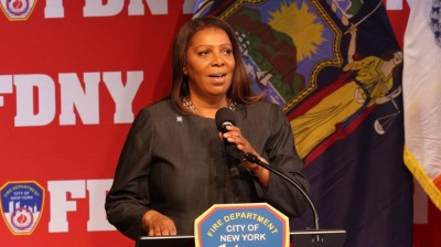 V USA přituhuje: vypískali generální prokurátorku z Demokratické strany za zvrácený rozsudek Trumpa