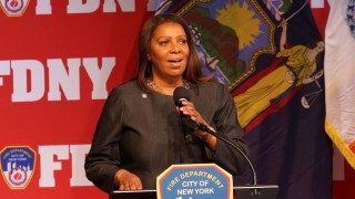 V USA přituhuje: vypískali generální prokurátorku z Demokratické strany za zvrácený rozsudek Trumpa