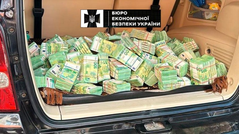 V Čechách se vyšetřuje pračka premiéra Fialy a Dozimetr, na Ukrajině se zatýká...